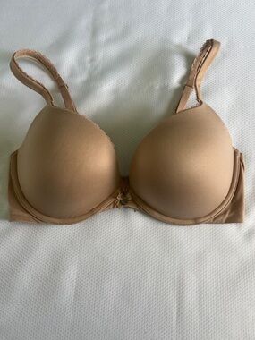 Victoria's Secret Body push up bra. 34 D